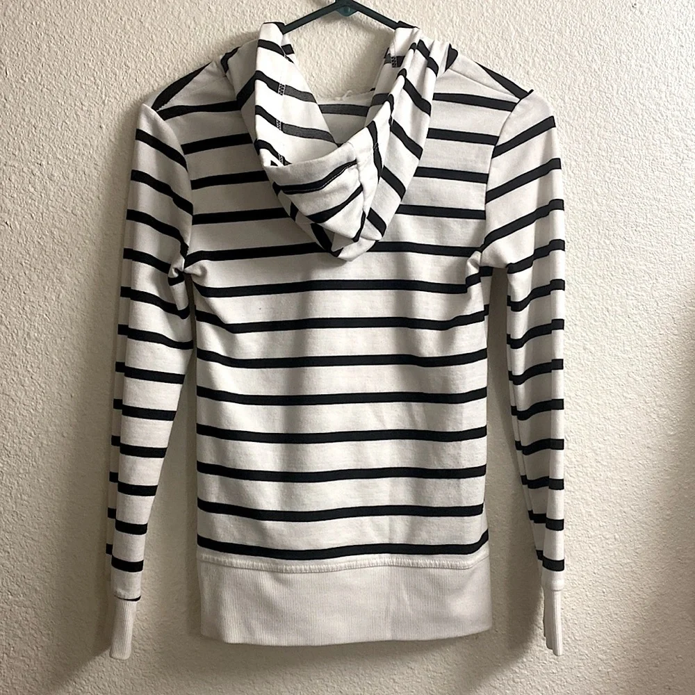 Black & White Striped Hoodie 🖤 - Picture 3 of 3